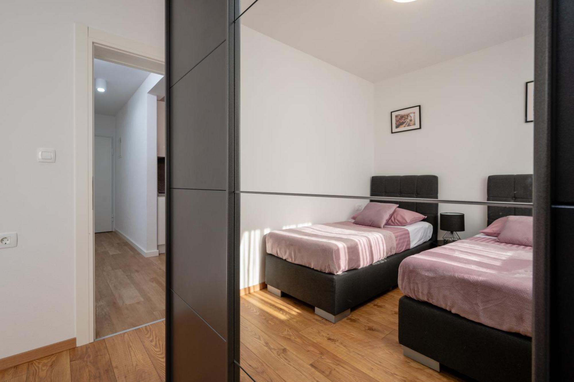 Apartment Ivi Трогир Екстериор снимка