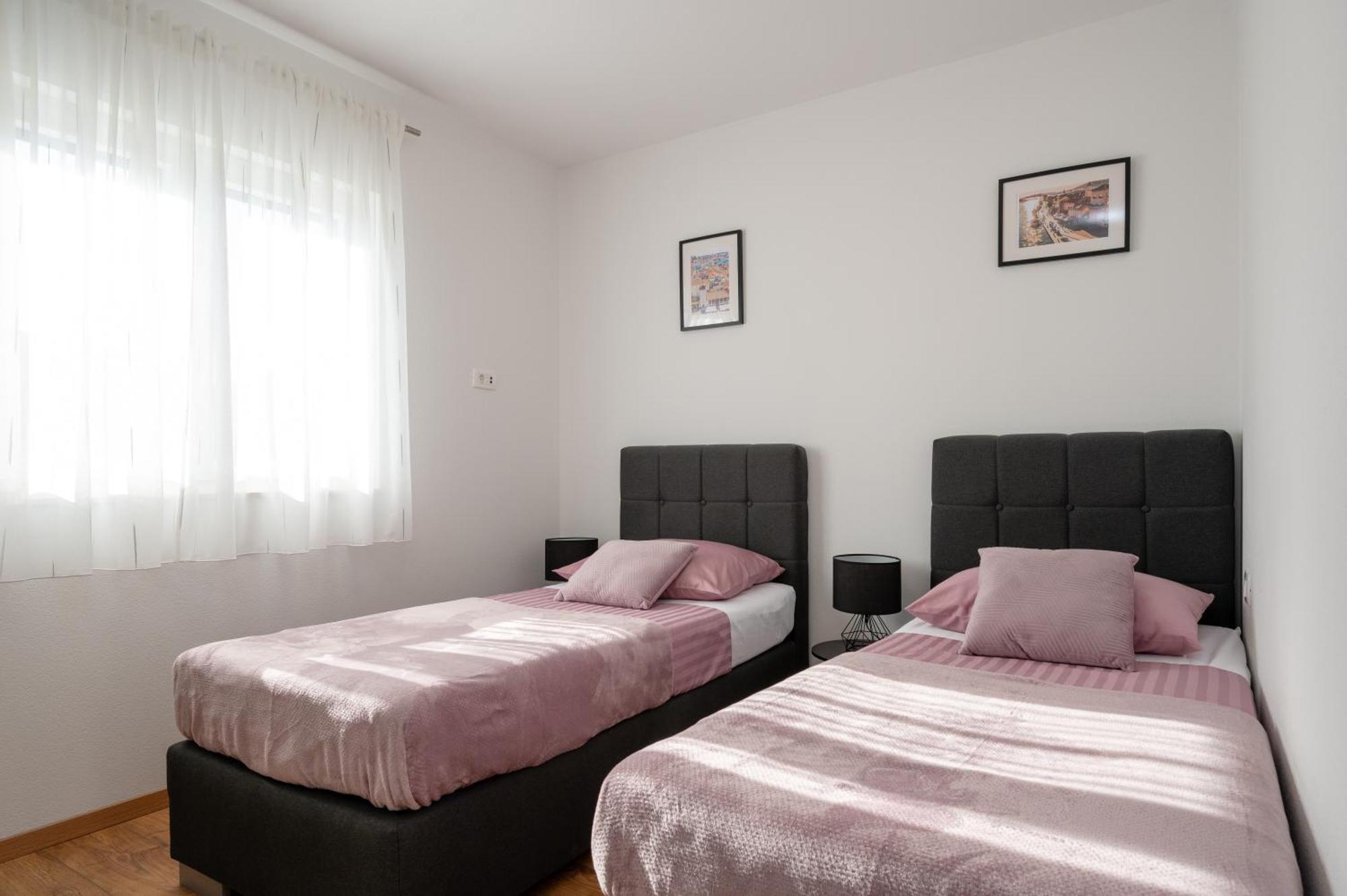 Apartment Ivi Трогир Екстериор снимка
